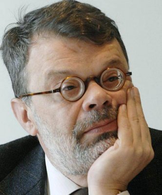 Ministrul Culturii, Daniel Barbu, este păzit începând de vineri de o echipă a SPP